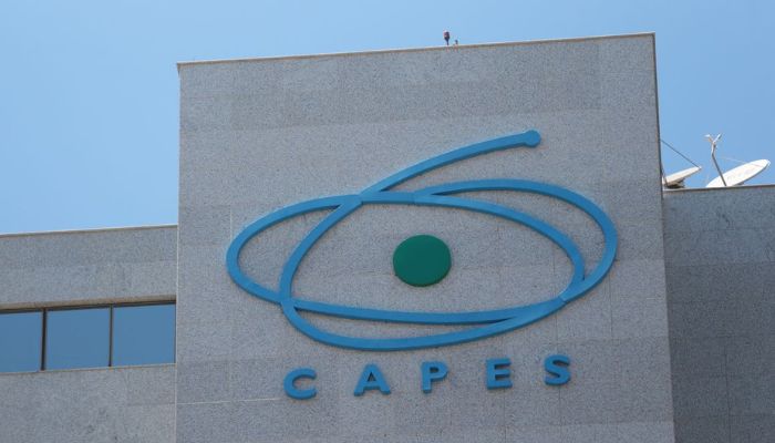 Capes deposita dinheiro de bolsistas